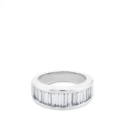 Anillo Media alianza de oro blanco  y diamantes en talla baguette de 2,03 quilates