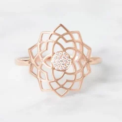 Anillo Sahasrara de oro rosa con diamantes