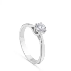 Anillo Solitario de oro blanco de 0,35 quilates engastado en 4 garras