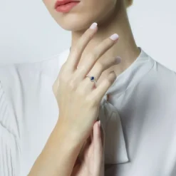 anillo-oro-blanco-zafiro-diamantes