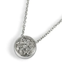 Colgante de oro blanco con círculo de pavé de diamantes