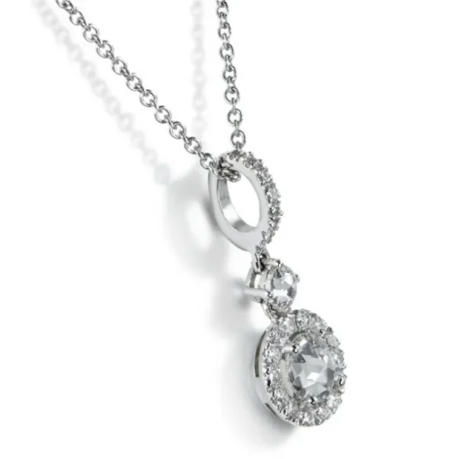 Colgante de oro blanco con diamante talla brillante y orla de diamantes