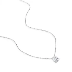 Colgante de oro blanco con diamante en 4 garras de 0,30 quilates