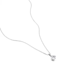 Colgante de oro blanco con chatón de 0,50 quilates