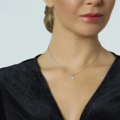 Colgante de oro blanco con diamantes y engaste invisible 0.28 quilates