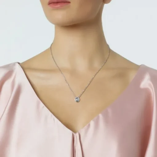 Colgante de oro blanco con diamante en chatón 0.21 quilates