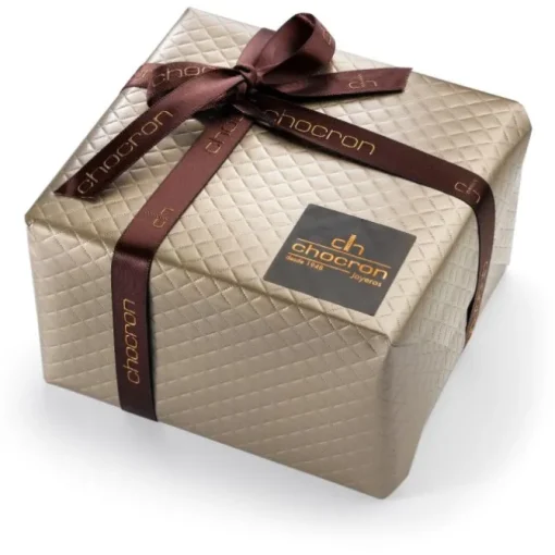 Colgante de oro blanco con diamante y orla de diamantes