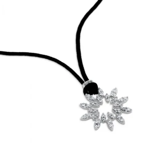 Colgante de oro blanco en forma de sol de pavé de diamantes