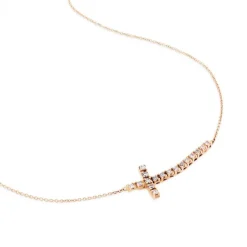 Colgante de oro rosa con cruz horizontal de diamantes