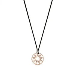 Colgante de oro rosa en forma de copo de nieve de pavé de diamantes