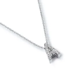 Colgante letra "A" de oro blanco con diamantes