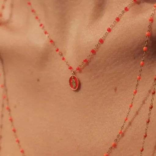 gigiClozeau charm virgen oro amarillo naranja
