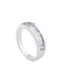 Media alianza de oro blanco  y diamantes en carril talla baguette de 0,79 quilates