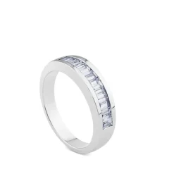 Media alianza de oro blanco  y diamantes en carril talla baguette de 0,79 quilates