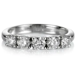 Media alianza de oro blanco con 5 diamantes en garra de 0,65 quilates