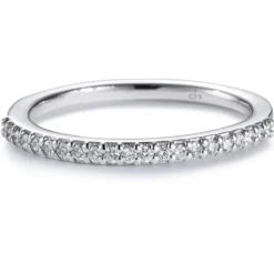 Media alianza de oro blanco con diamantes
