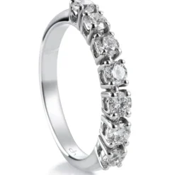Media alianza de oro blanco con 7 diamantes en garra