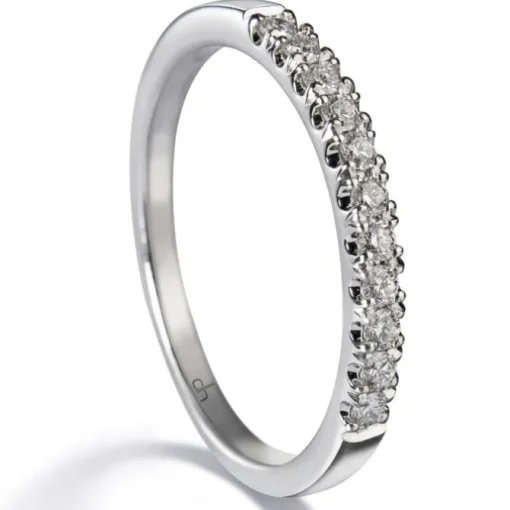 Media alianza de oro blanco con diamantes en garra 0.18 quilates