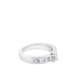 Media alianza de oro blanco con princesas y diamante central talla brillante