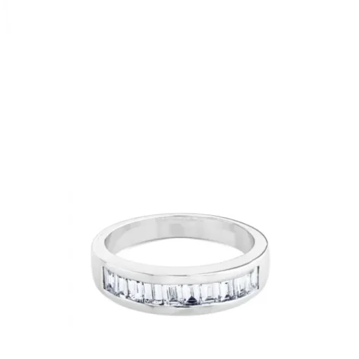 Media alianza de oro blanco  y diamantes en carril talla baguette de 0,79 quilates