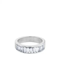 Media alianza de oro blanco con diamantes en carril talla baguette