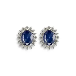 Pendientes de oro blanco con zafiro oval y orla de diamantes