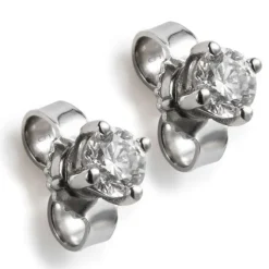 Pendientes de oro blanco con diamantes engastados en 4 garras