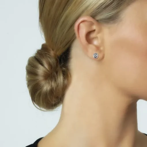 Pendientes de oro blanco con diamantes en chatón 0.16 quilates