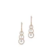 Pendientes largos de oro rosa con círculos de diamantes y diamantes al aire
