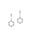Pendientes largos de oro blanco y diamantes con terminación hexagonal de pavé de diamantes