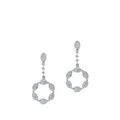 Pendientes largos de oro blanco y diamantes con terminación hexagonal de pavé de diamantes