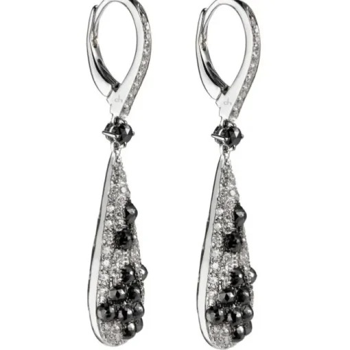 Pendientes largos de oro blanco con diamantes blancos y negros