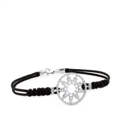 Pulsera de oro blanco y cordón negro con estrella en aro de pavé de diamantes
