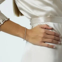 Pulsera Riviere de oro blanco con diamantes talla brillante en garra