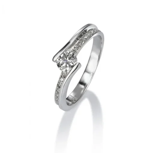 Solitario de oro blanco con diamantes y pavé en montura