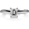 Solitario de oro blanco con diamante talla esmeralda