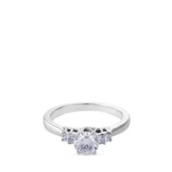 Solitario de oro blanco con diamante central y cuatro brillantes