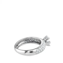 Solitario de oro blanco con 6 garras y pavé de diamantes laterales