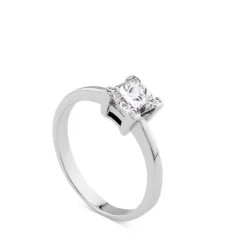 Solitario de oro blanco talla princesa 1,01 quilates engastado en 4 garras