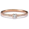 Solitario "Isabella" de oro rosa con diamante talla brillante y diamantes en garra