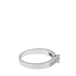 Solitario media alianza de oro blanco con diamante central talla brillante