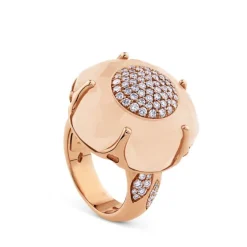 Sortija Bon ton de oro rosa con cuarzo lechoso y pavé de diamantes