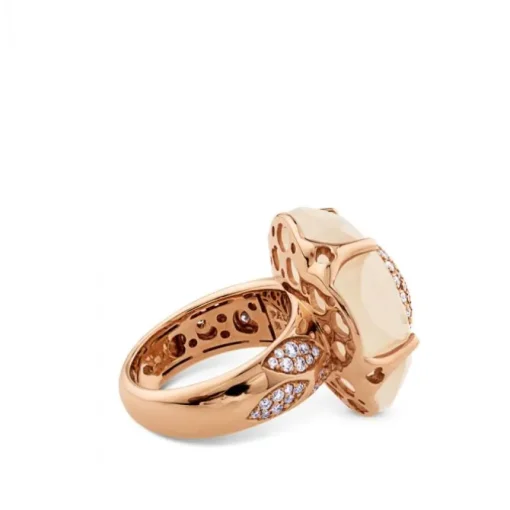 Sortija Bon ton de oro rosa con cuarzo lechoso y pavé de diamantes