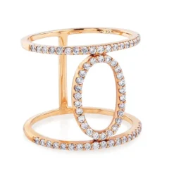 Sortija con círculo ovalado de oro rosa con pavé de diamantes