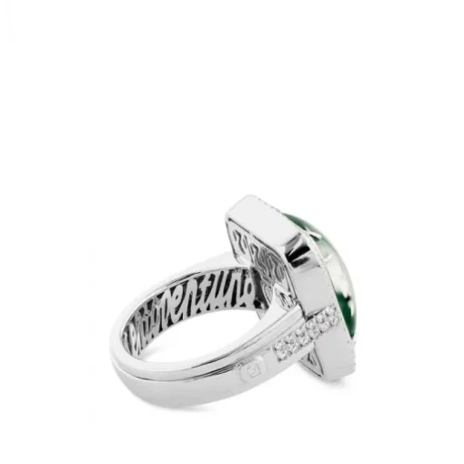 Sortija cuadrada de oro blanco con doblete de cuarzo verde y nacar y pavé de diamantes