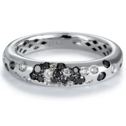Sortija de oro blanco con diamantes blancos y negros