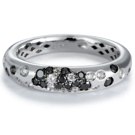 Sortija de oro blanco con diamantes blancos y negros
