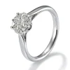 Sortija de oro blanco con diamantes y engaste invisible en 8 garras