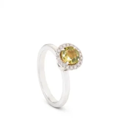 Sortija de oro blanco con diamantes y cuarzo limón en altura