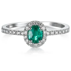 Sortija de oro blanco con diamantes y esmeralda oval